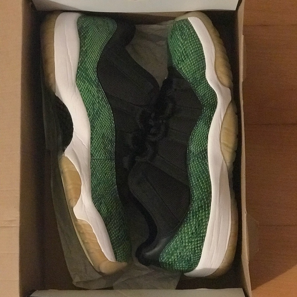 AIR JORDAN RETRO 11 GREEN SNAKE SKIN